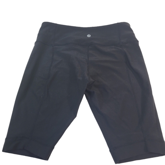 Lululemon Black & Patterned Reversible Shorts - Picture 2 of 4